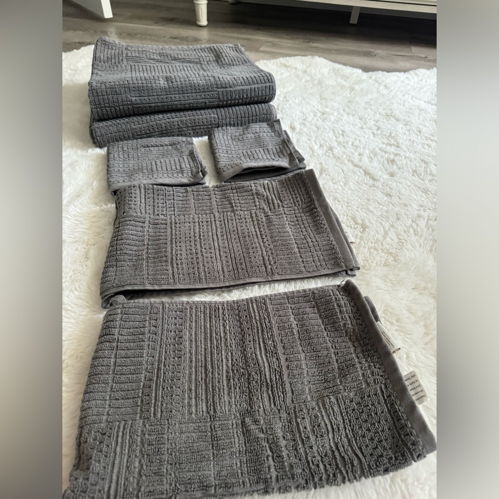 New towel set - Picture 4 of 4